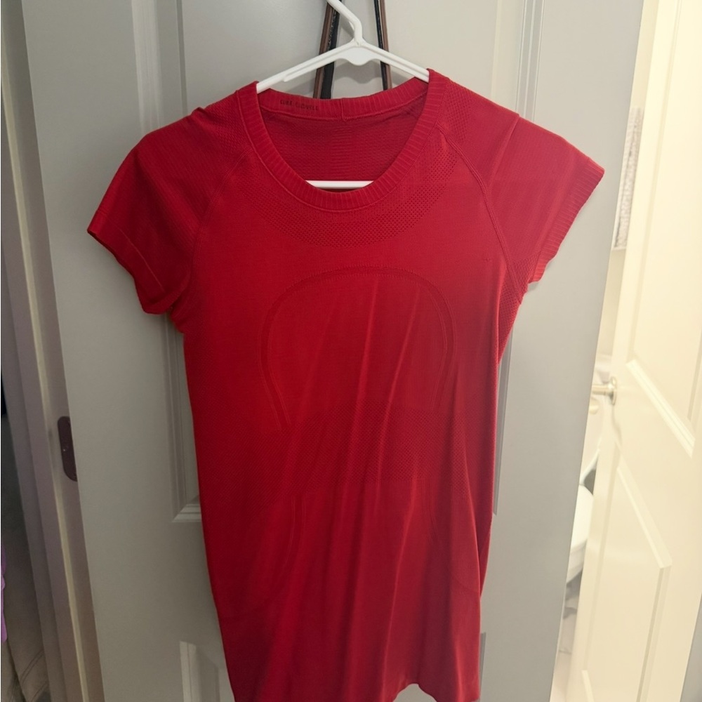 Lululemon Athletica Red Short Sleeve Tee